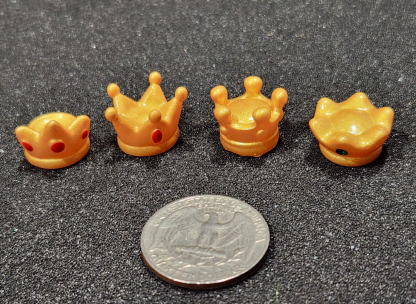 Small plastic crowns - Image 2